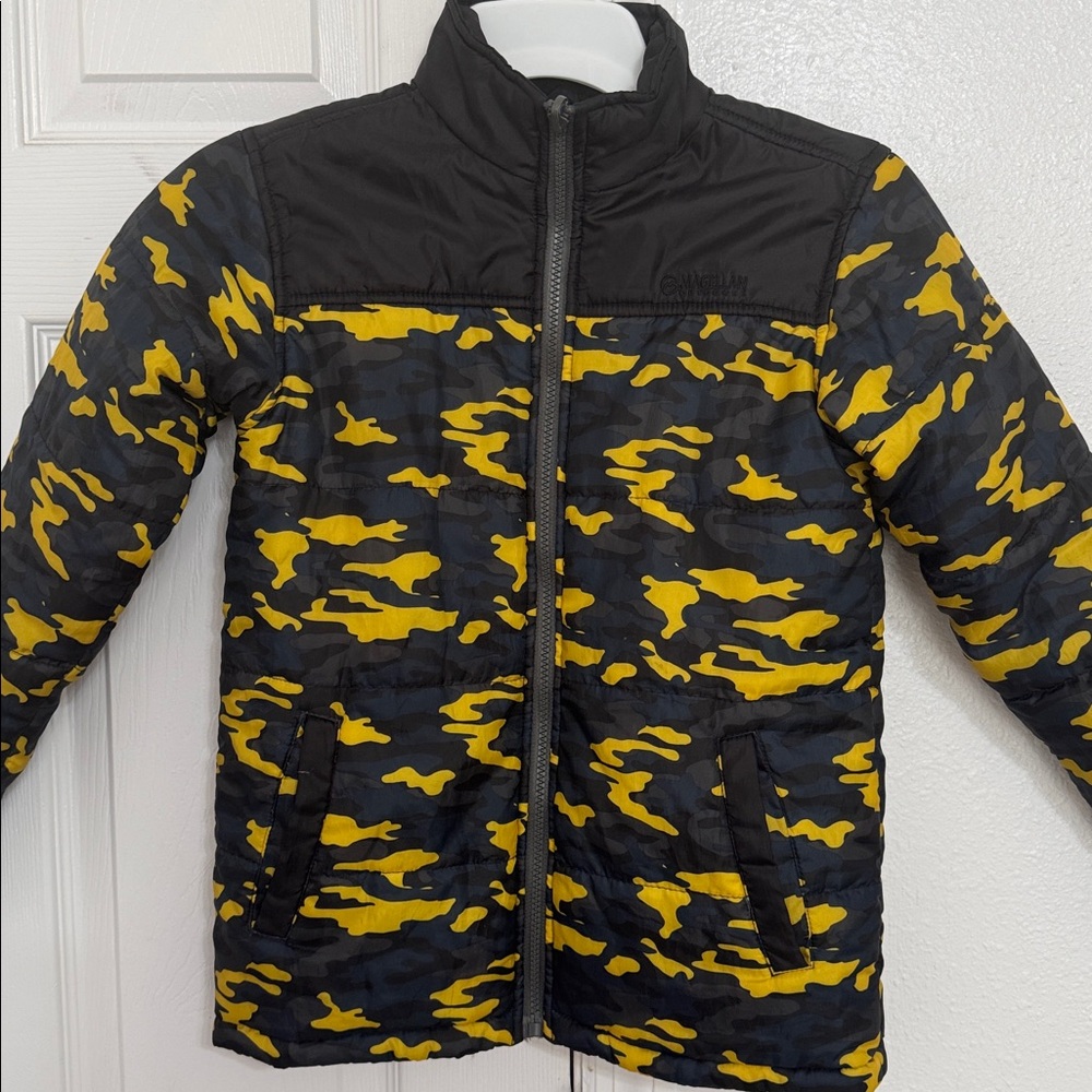 Magellan Outdoors CAMO PUFFER JACKET For Boys' (BLACK AND YELLOW BOYS SIZE M)